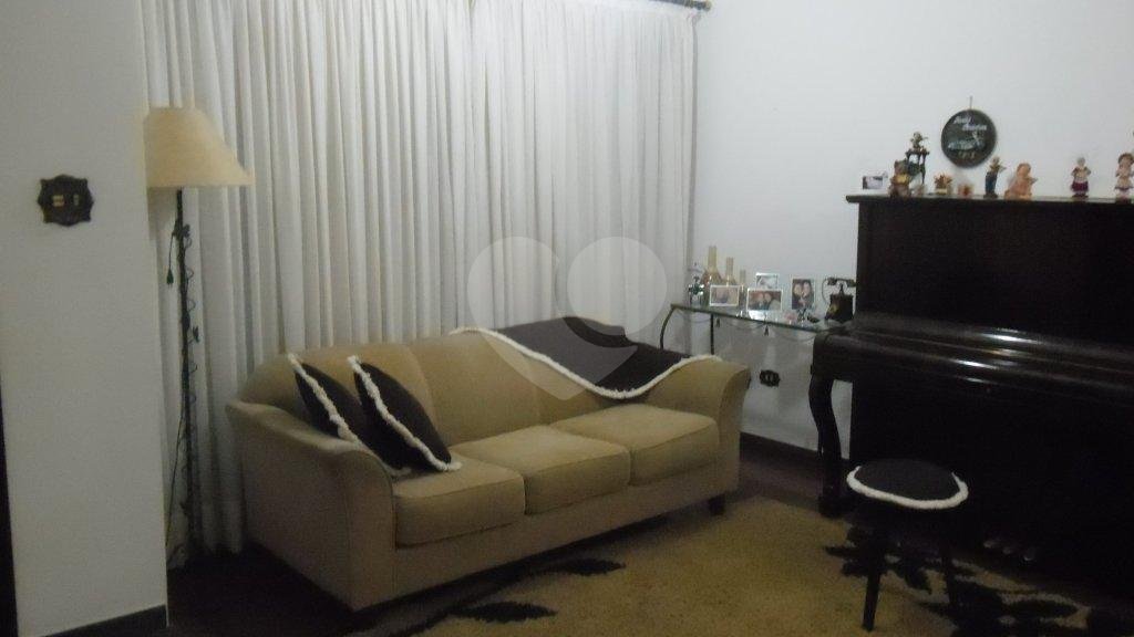 Sobrado à venda com 4 quartos, sendo 2 suítes, em Vila Irmãos Arnoni, São Paulo, SP