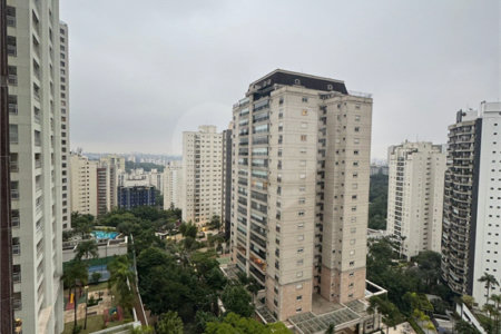Apartamento à venda com 3 suítes em Vila Suzana, São Paulo, SP