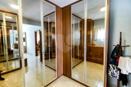 Sobrado à venda com 4 quartos, sendo 1 suíte,  em Vila Sônia, São Paulo, SP