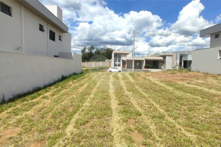 Lote à Venda em São Carlos, no Condomínio Villeneuve I