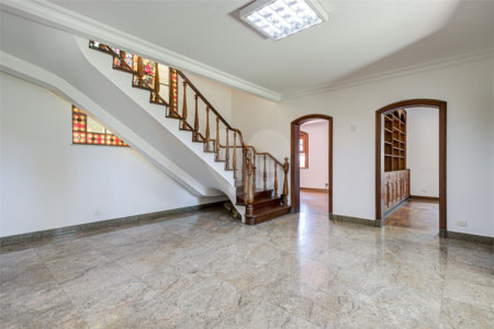 Casa à venda com 5 quartos, sendo 3 suítes, em Alto da Boa Vista, São Paulo, SP