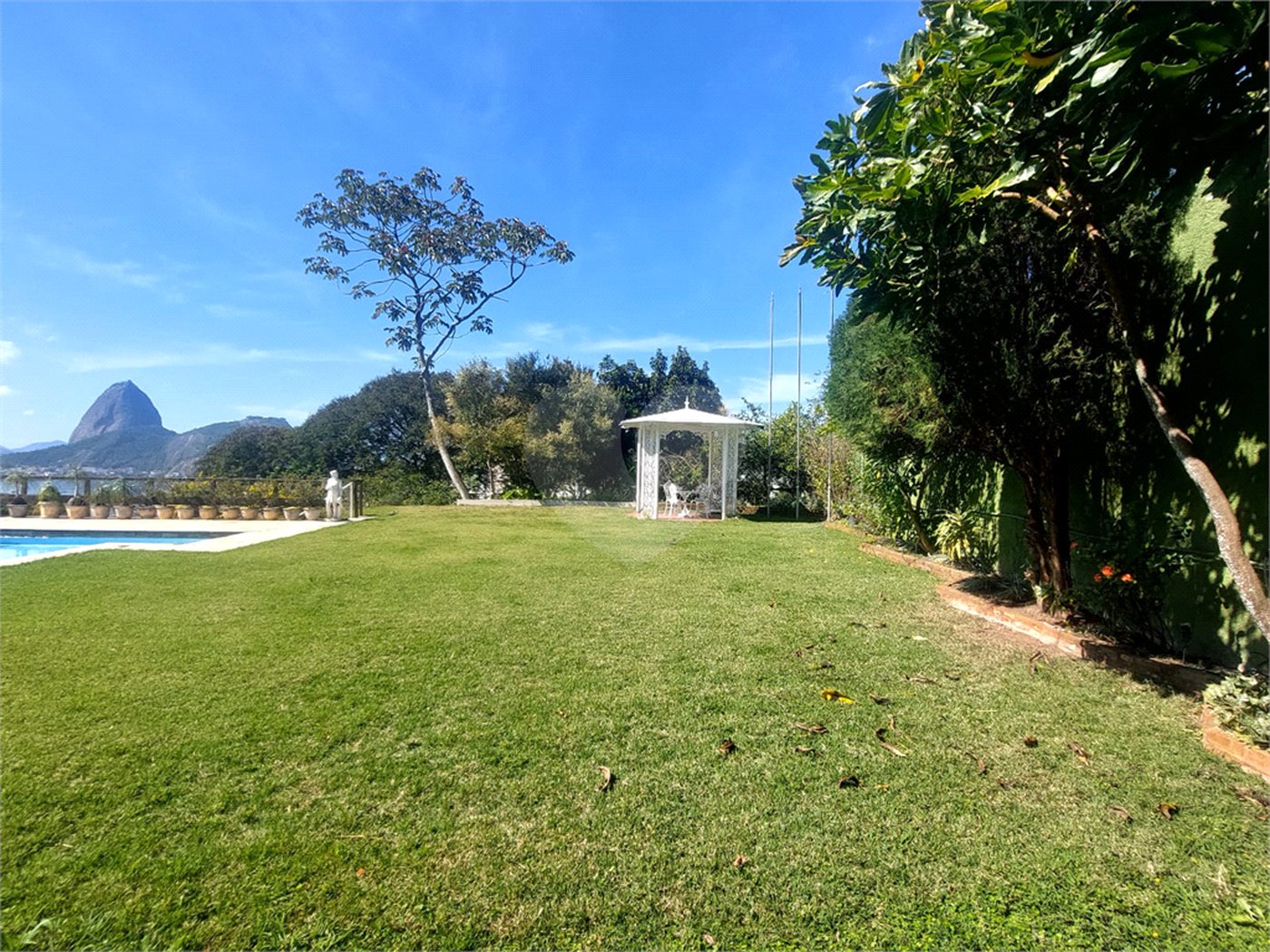 Casa à venda com 3 quartos, sendo 1 suíte, em Botafogo, Rio de Janeiro, RJ