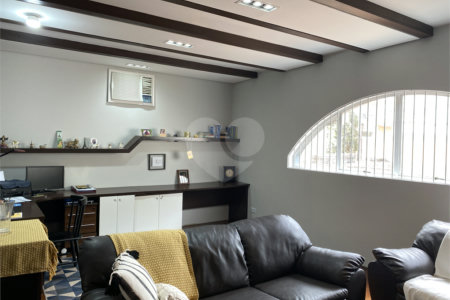 Casa à venda com 3 suítes em Jardim Leonor, São Paulo, SP