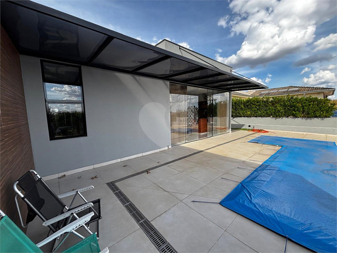 Casa à venda com 3 quartos, sendo 2 suítes, no condomínio Terras de Mont Serrat, Salto - SP