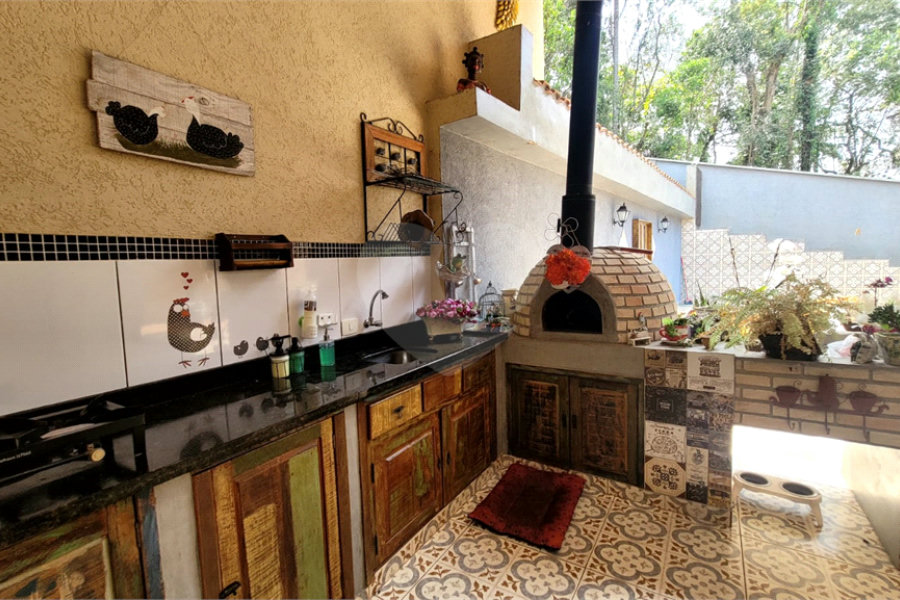 Casa à venda com 3 quartos, sendo 1 suíte, no condomínio Associação Reserva das Hortênsias, Mairiporã - SP