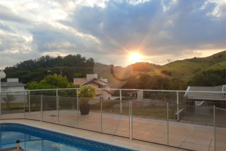 Casa à venda com 3 quartos, sendo 1 suíte, no condomínio Vila Hipica Ii, Vinhedo - SP