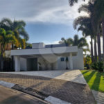 Casa à venda ou para alugar com 5 quartos, sendo 4 suítes, no condomínio Shamballa II, Atibaia - SP