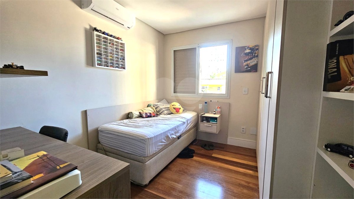 Casa à venda com 3 quartos, sendo 1 suíte, no condomínio Flora Park, São Paulo - SP