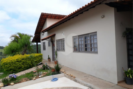 Casa à venda com 3 quartos, sendo 2 suítes, no condomínio Outeiro das Flores, Itupeva - SP