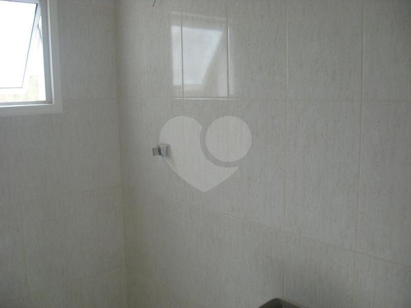 Casa à venda com 3 quartos, sendo 1 suíte, no condomínio Algarve Residencial, São Paulo - SP