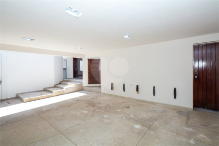 Sobrado à venda com 5 quartos, sendo 3 suítes, em Alto da Boa Vista, São Paulo, SP