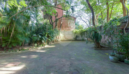 Casa Térrea à venda com 5 quartos, sendo 2 suítes,  em Alto da Boa Vista, São Paulo, SP