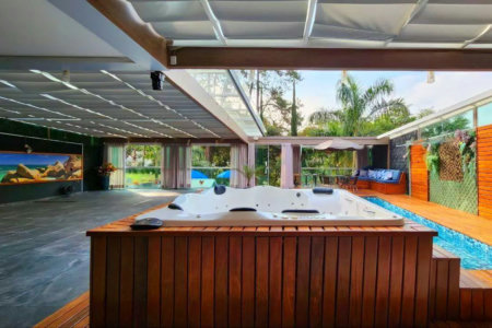 Casa de Alto Padrão à venda com 4 quartos, sendo 1 suíte, em condomínio, Cotia - SP