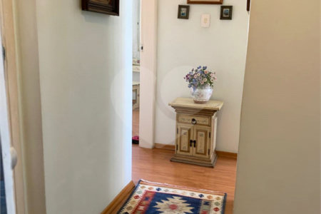 EXCELENTE APARTAMENTO 3DRMS 1STE - AREJADO E ILUMINADO NATURALMENTE