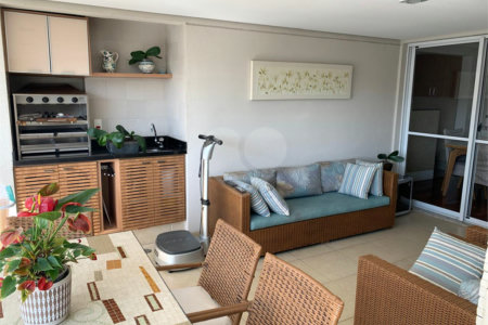 Apartamento à venda na Chácara Santo Antônio, 4 quartos