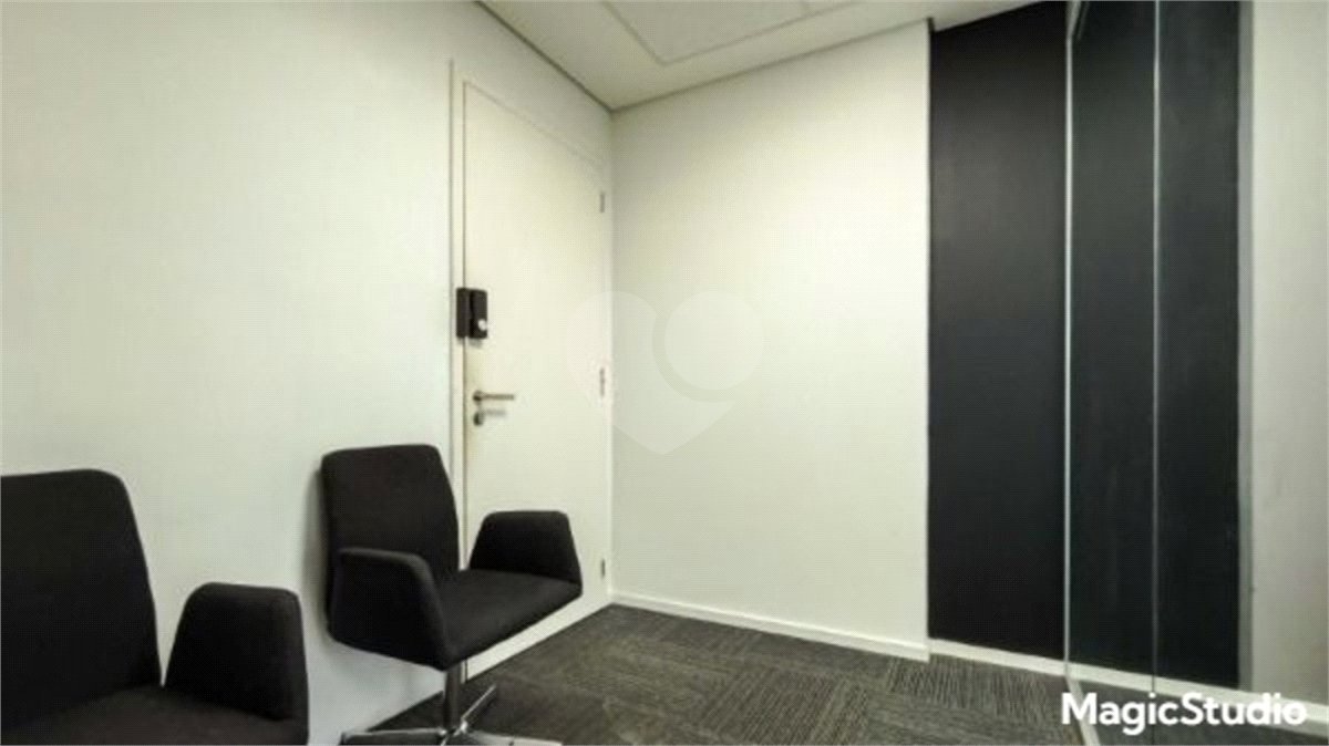 Sala comercial com 35m², 1 vaga, 1 banheiro, à venda na Barra Funda.