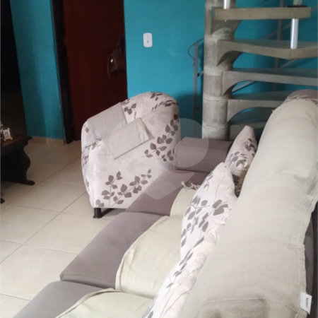 Sobrado para venda.