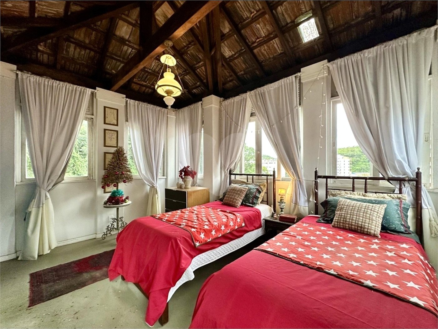 Casa à venda com 7 quartos, sendo 1 suíte, em Cosme Velho, Rio de Janeiro, RJ