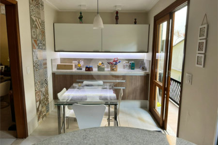 Casa à venda com 3 quartos, sendo 1 suíte, no condomínio Residencial Jardim das Flores 1510, Cotia - SP