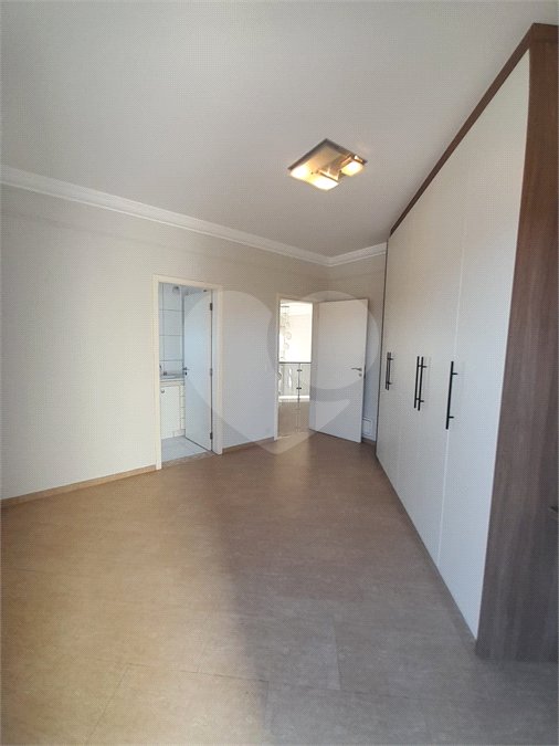 Casa à venda com 4 quartos, sendo 3 suítes, no condomínio Residencial Terras de Vinhedo, Vinhedo - SP