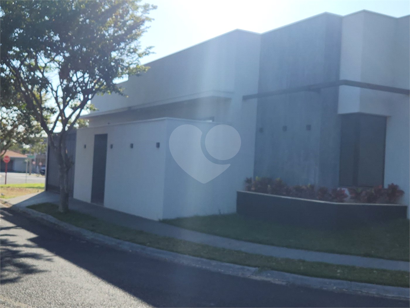 Casa à venda com 3 quartos, sendo 1 suíte, no condomínio Jd. Parque Alvorada, Araraquara - SP