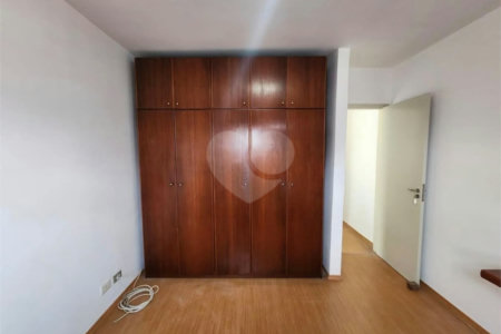 Casa à venda com 3 quartos, sendo 1 suíte,  em Jardim Celeste, São Paulo, SP