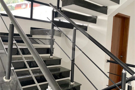 Sobrado à venda com 3 suítes em Jardim dos Pinheiros, Atibaia, SP