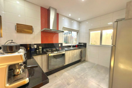 Casa à venda com 4 quartos, sendo 3 suítes, no condomínio Vila Hípica II, Vinhedo - SP