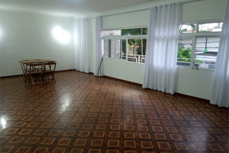 Casa Térrea à venda ou para alugar com 3 quartos, sendo 1 suíte,  em Caxingui, São Paulo, SP