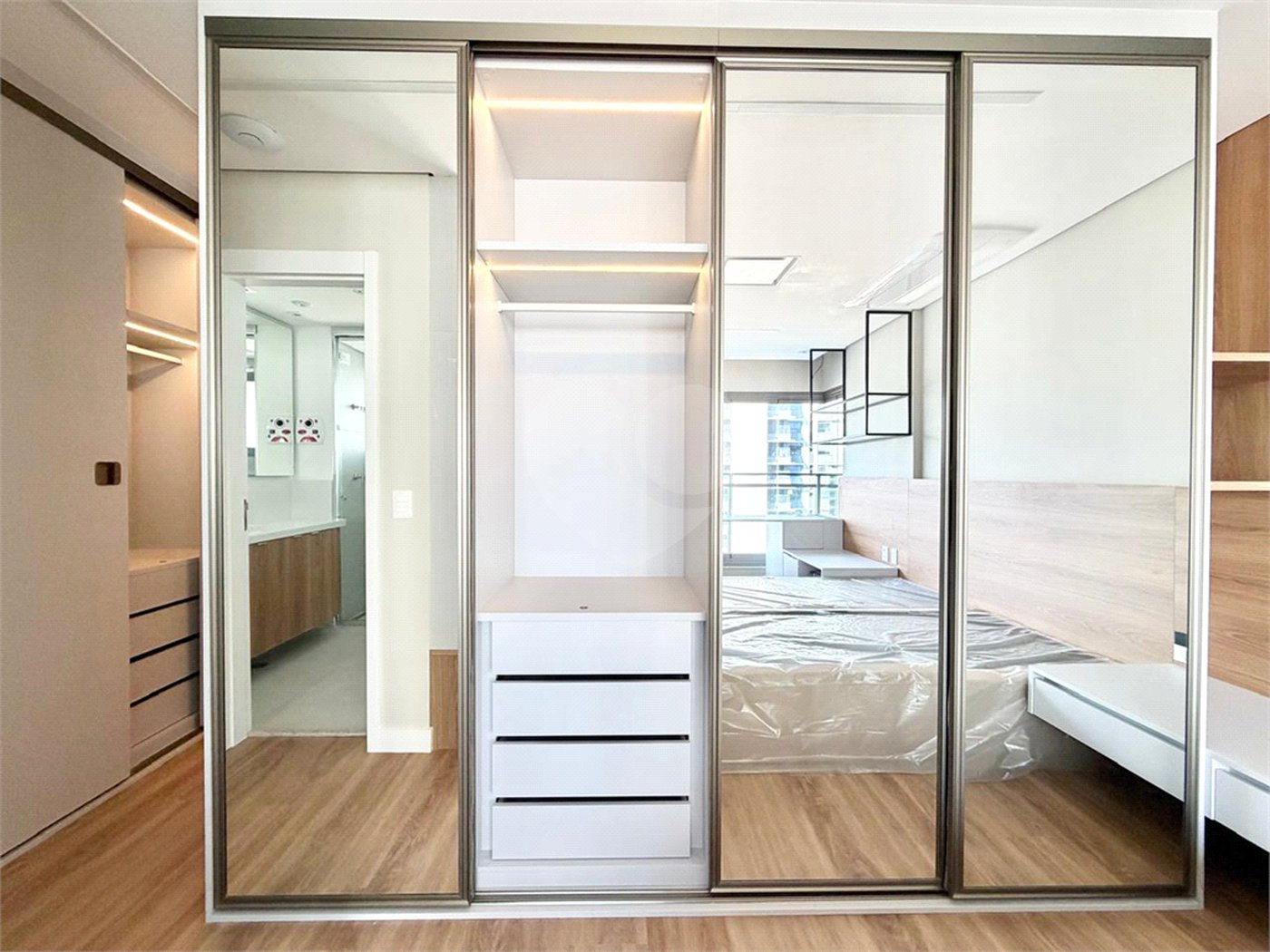 Apartamento à venda com 3 suítes em Campo Belo, São Paulo, SP