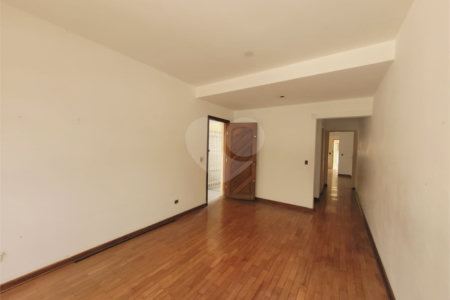 Casa à venda com 3 quartos, sendo 1 suíte, em Parque Maria Domitila, São Paulo, SP