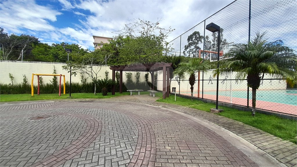Casa à venda com 3 quartos, sendo 1 suíte, no condomínio Residencial Jardins, São Bernardo do Campo - SP