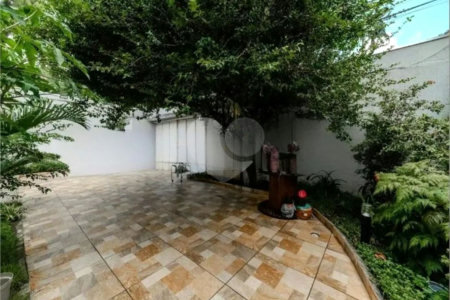 Sobrado à venda com 3 suítes em Vila Inah, São Paulo, SP