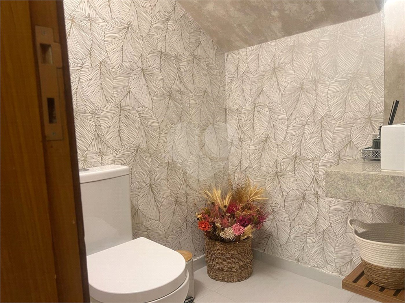 Casa à venda com 4 quartos, sendo 3 suítes,  no condomínio Residencial Toscana, Mogi das Cruzes - SP