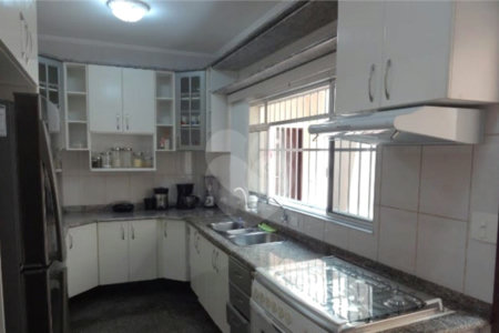 Sobrado à venda com 3 quartos, sendo 1 suíte, em Jardim São Luís, São Paulo, SP