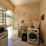 Casa térrea em Atibaia com 3 dormitórios (2 suítes), piscina, espaço gourmet, condomínio fechado
