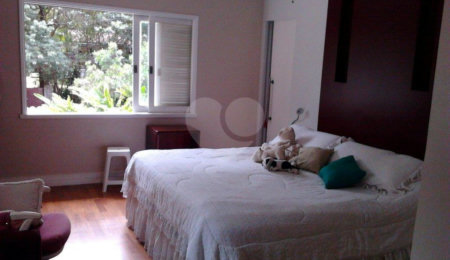 Sobrado à venda com 4 quartos, sendo 1 suíte,  em Alto da Boa Vista, São Paulo, SP