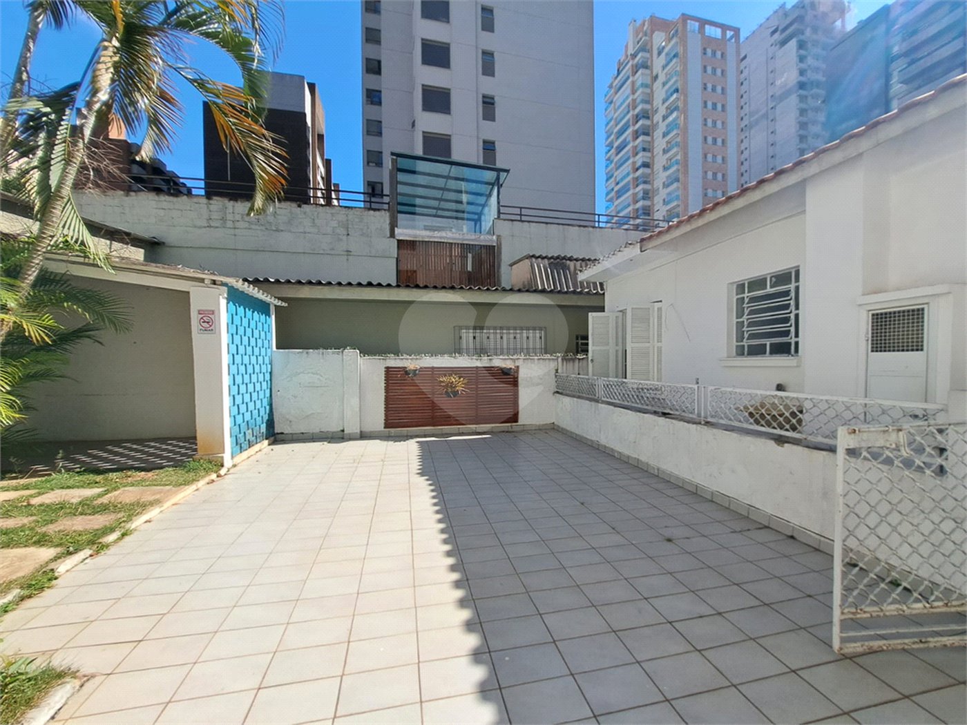 Casa Térrea para alugar com 1 quarto, sendo 3 suítes,  em Indianópolis, São Paulo, SP