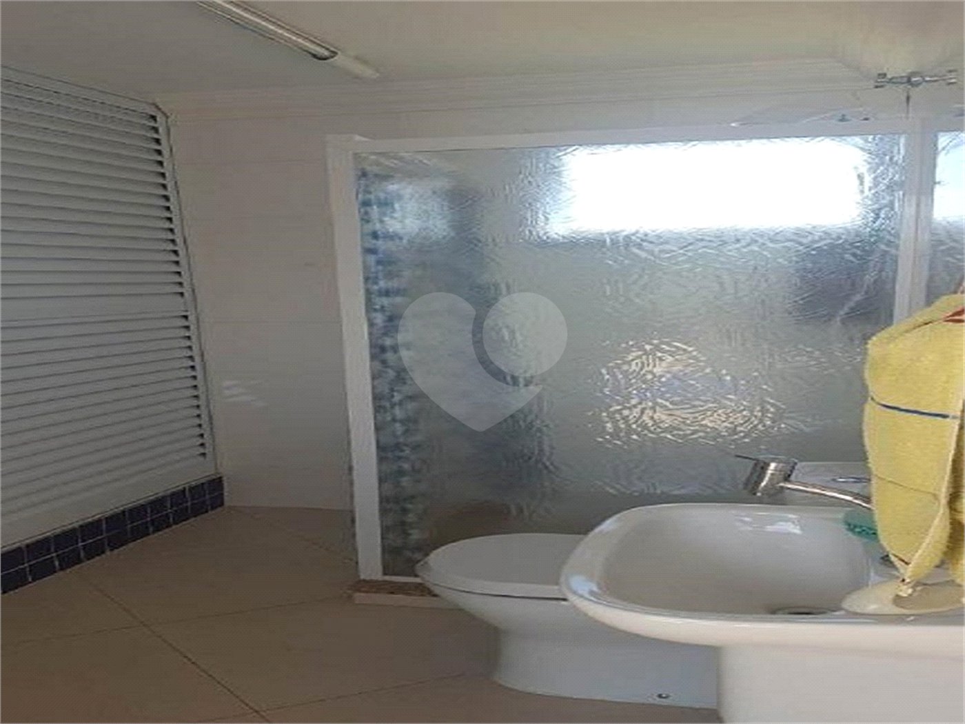 Casa à venda com 3 quartos, sendo 1 suíte, no condomínio Village Ipanema 1, Araçoiaba da Serra - SP