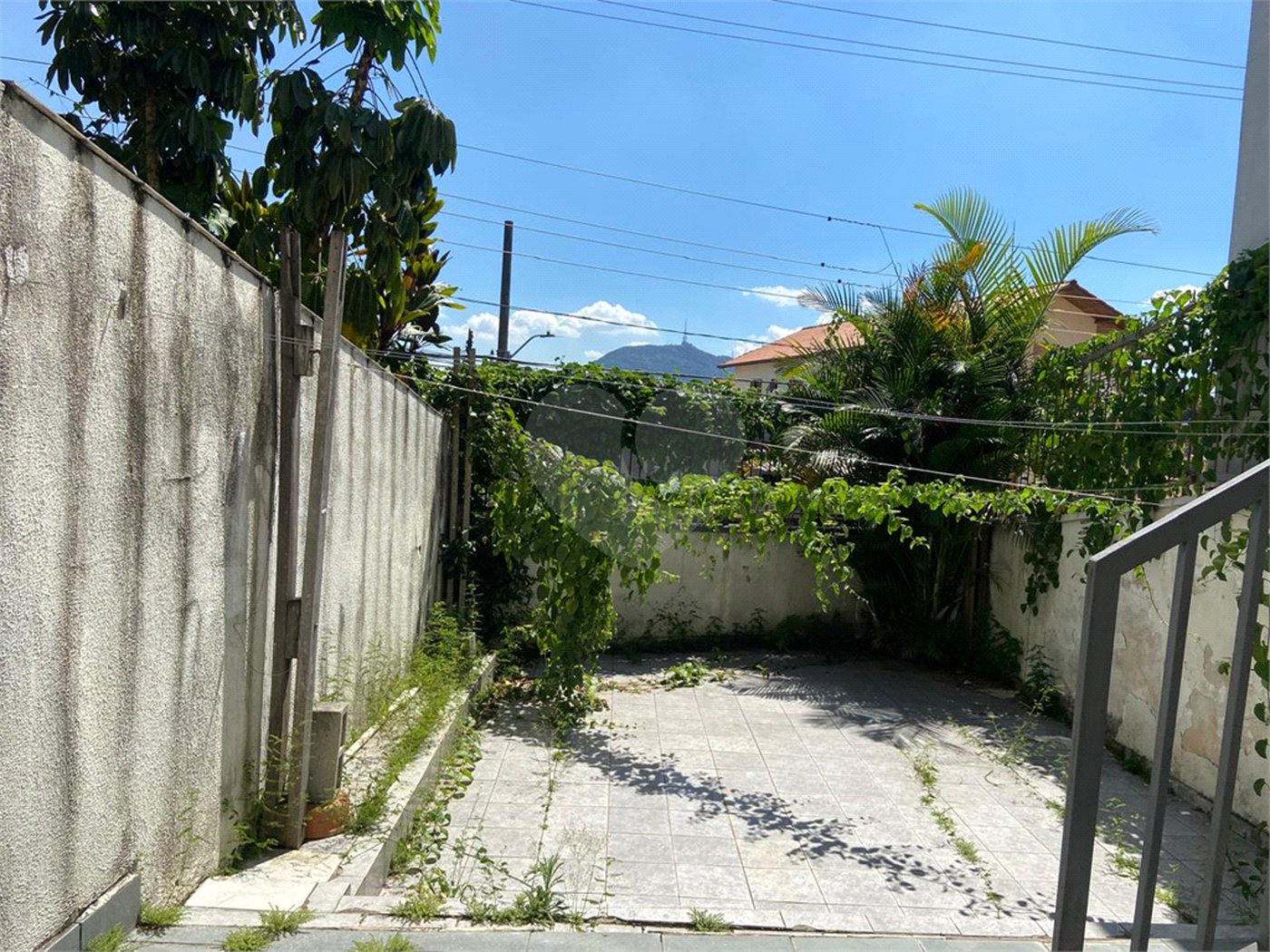 Sobrado à venda com 3 quartos, sendo 1 suíte,  em Parque Maria Domitila, São Paulo, SP