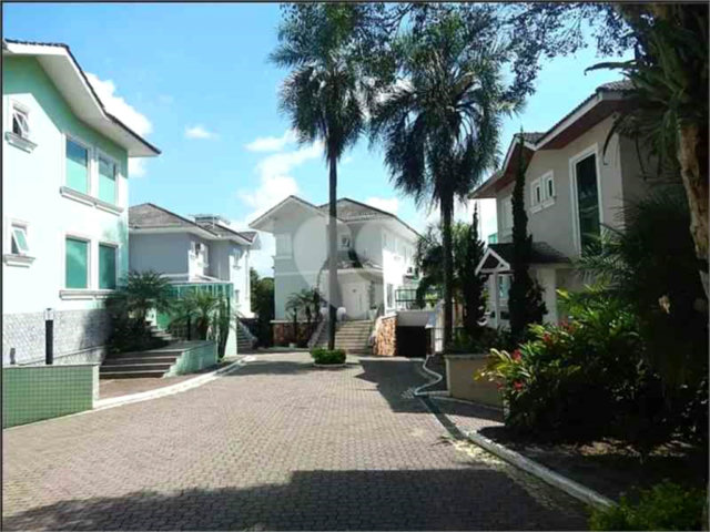 Casa à venda com 3 suítes no condomínio Quinta de Santo Antônio, São Paulo - SP