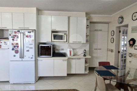 Apartamento à venda com 3 quartos, sendo 2 suítes, em Real Parque, São Paulo, SP