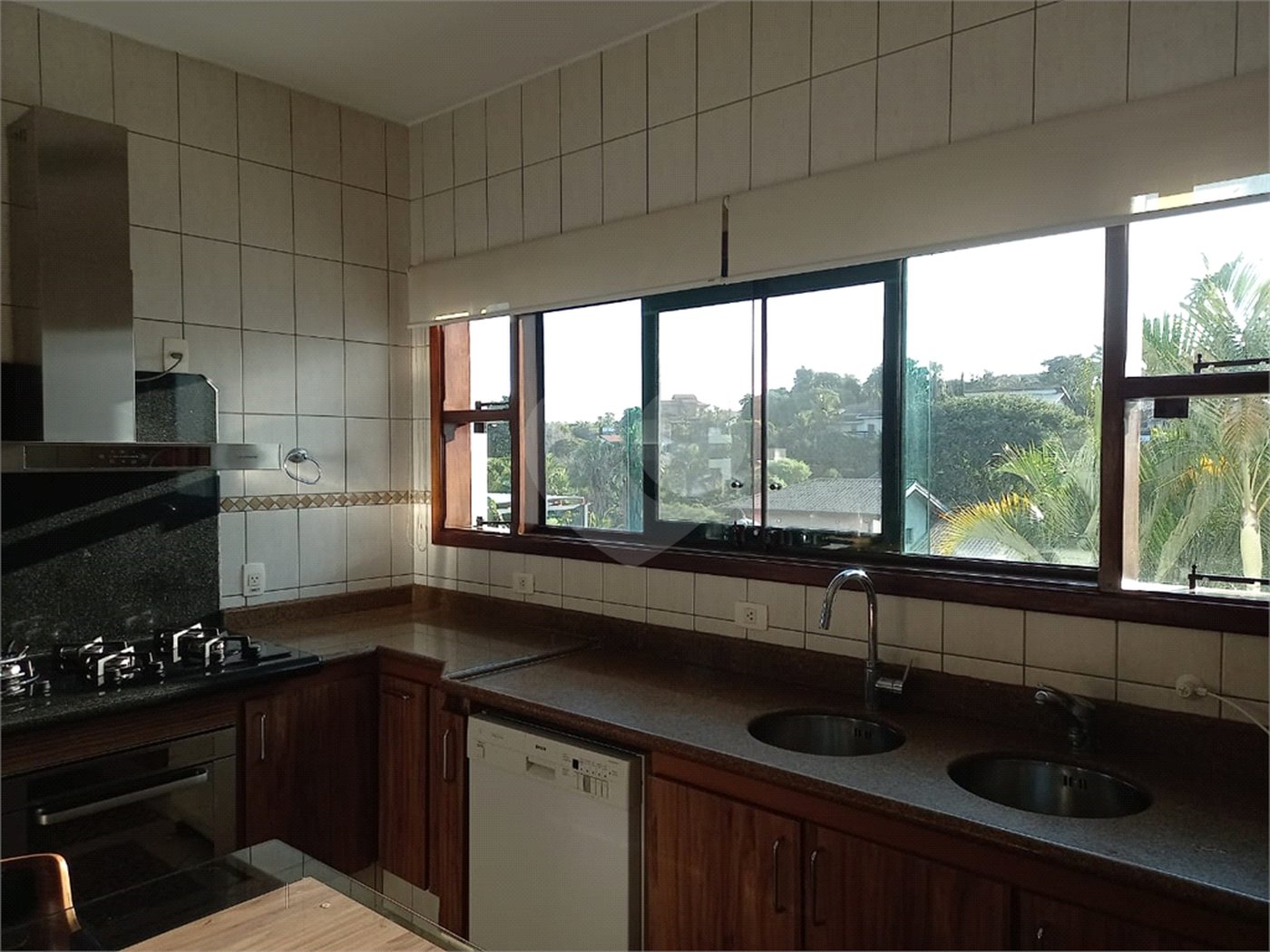 Casa à venda com 4 quartos, sendo 1 suíte, no condomínio Vale do Itamaracá, Valinhos - SP