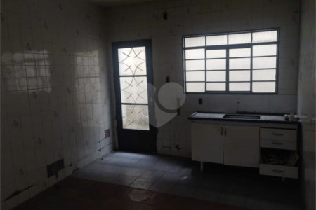 Sobrado à venda com 4 quartos em Jardim Limoeiro, São José dos Campos, SP