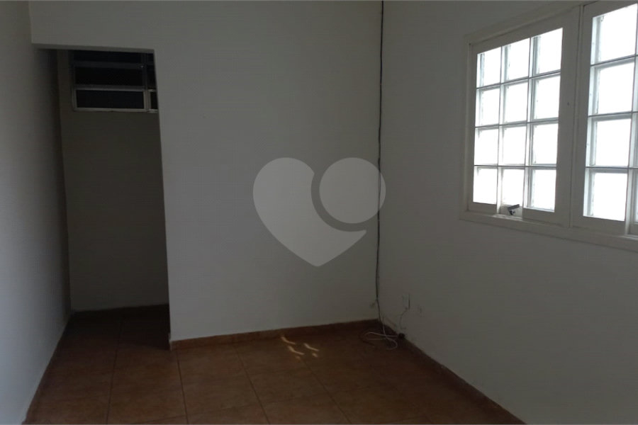 Sobrado à venda com 4 quartos, sendo 1 suíte, em Vila Mazzei, São Paulo, SP