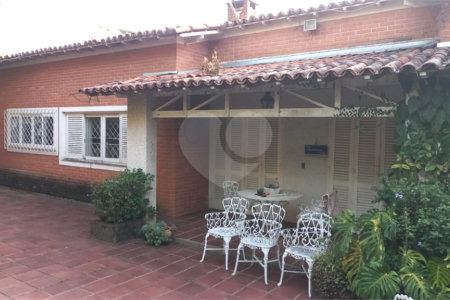 Casa à venda ou para alugar com 4 quartos, sendo 1 suíte, no Centro, Vinhedo, SP