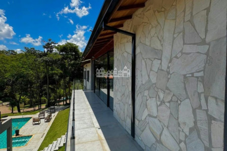 Casa à venda com 4 suítes no condomínio Portal Ouro Verde, Atibaia - SP
