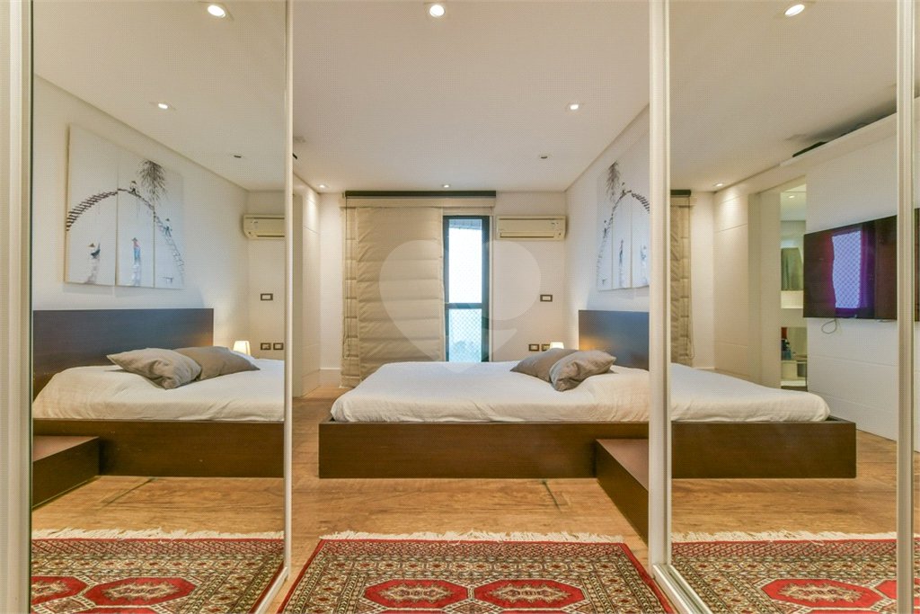 Apartamento à venda com 4 quartos, sendo 2 suítes, em Panamby, São Paulo, SP