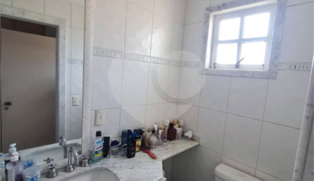 Casa à venda com 3 quartos, sendo 1 suíte,  no condomínio Moradas do Ipê, São Paulo - SP