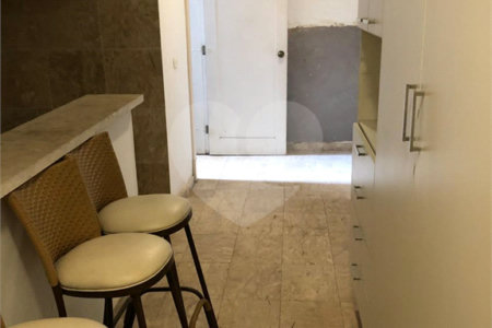 Casa em condomínio à venda com 4 quartos, sendo 6 suítes, em Fazenda Morumbi, São Paulo, SP